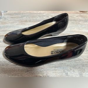 CAPPS Uniform Footwear - black patent leather work shoe - size 7